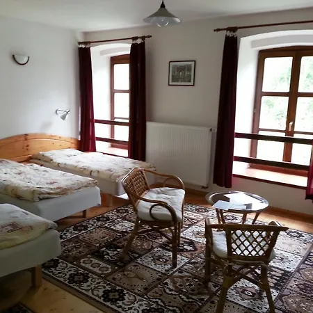 Hotel Castle Mlýn Maděrovka